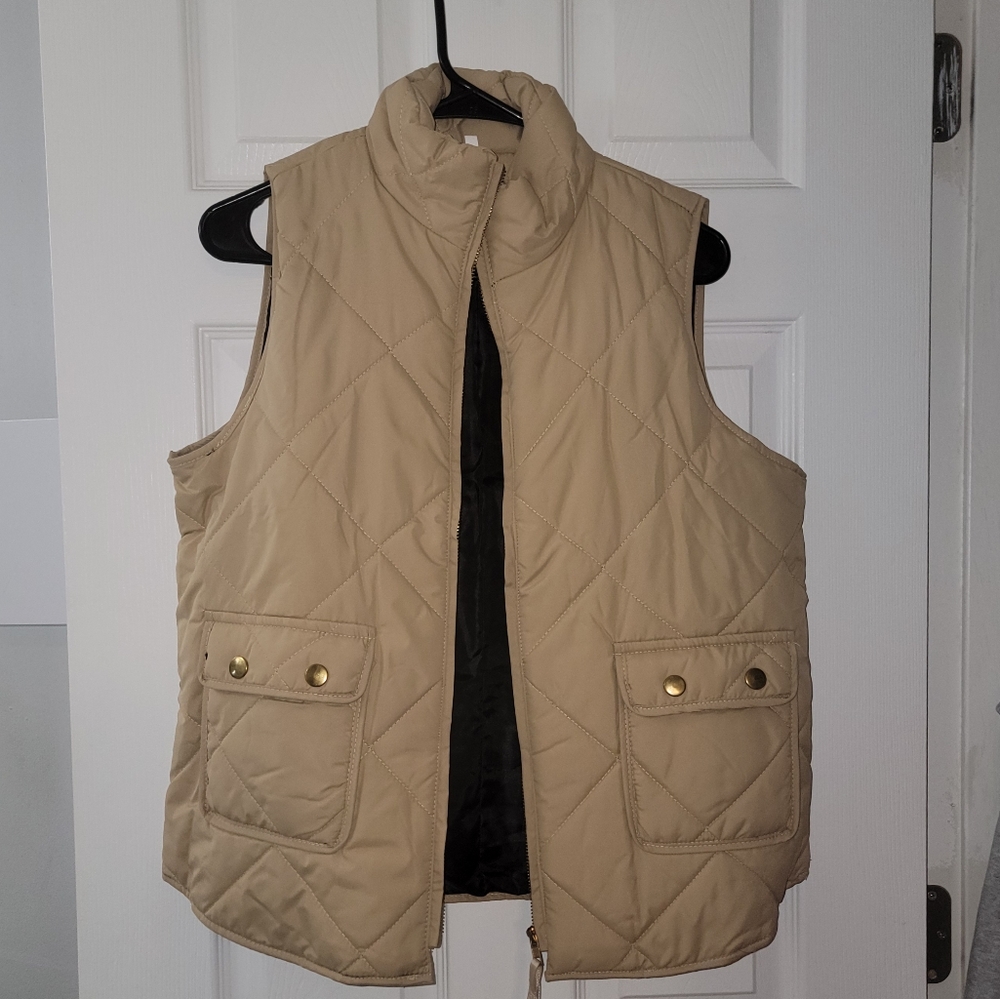 NWT- SUNIFTY VEST WITH POCKETS TAN COLOR